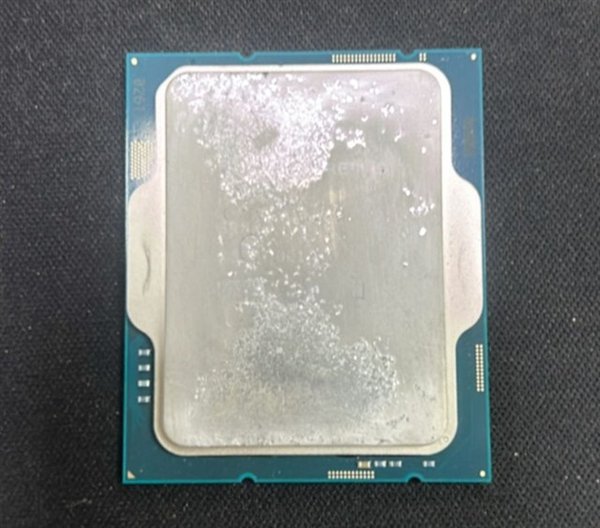 i9-14900K表面被液态金属腐蚀：Intel直接拒保！无话可说-第1张图片-健康网